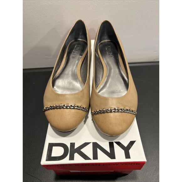 DKNY flats Taupe size 8.5 With Box - Picture 1 of 8